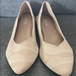 Mia brand new amazingly soft form to foot flat